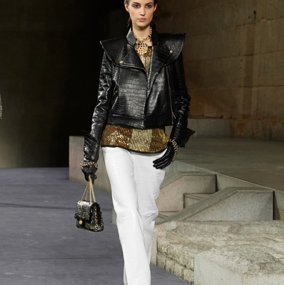 SOLD CHANEL*RARE* Paris-New York 2019 Graffiti WOC - Picture 16 of 16